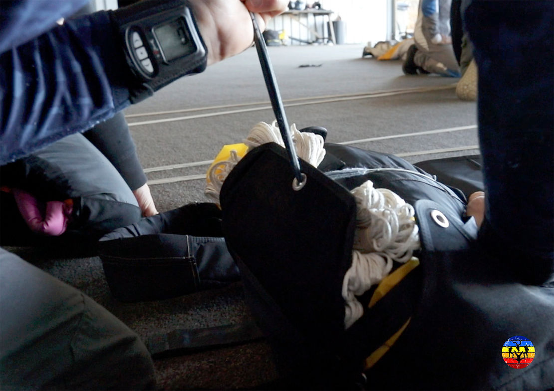 Parachute Packing for Beginners (2) Learn to pack parachute