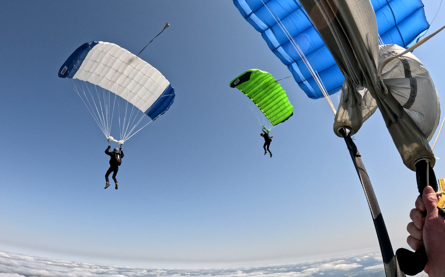 Beginner Canopy Skydiving Solo Course near Perth. The Skydive School is WA's top skydiving training centre for AFF courses near Perth