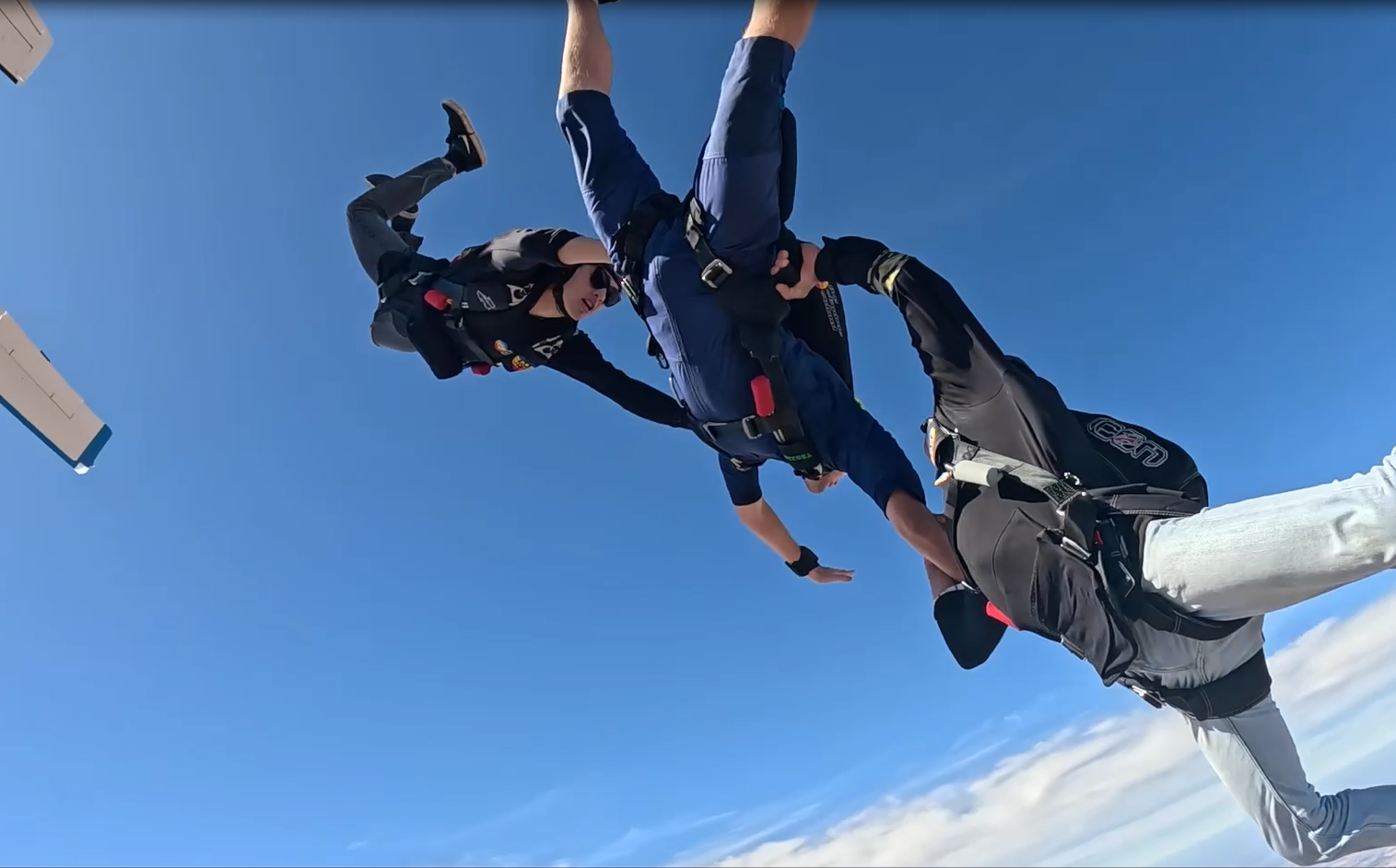 AFF Course Learn to skydive solo in Western Australia. Our 10-stage AFF course at Hillman Farm offers intensive training, on-site accommodation, and expert coaching. Join WA's ONLY year-round skydiving school and earn your international license today.